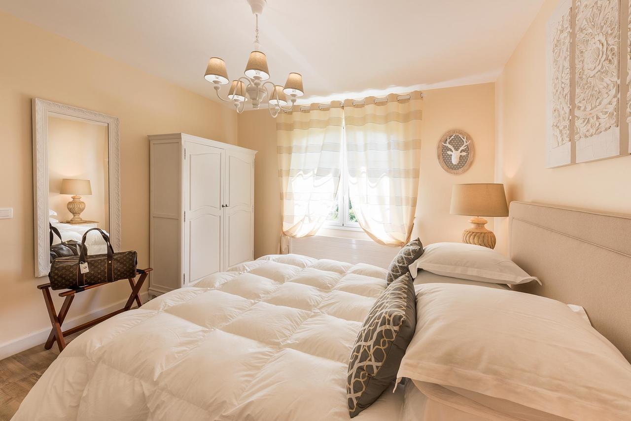 Bed and Breakfast Domaine Du Bois Des Anges Germigny-l'Eveque Exterior foto