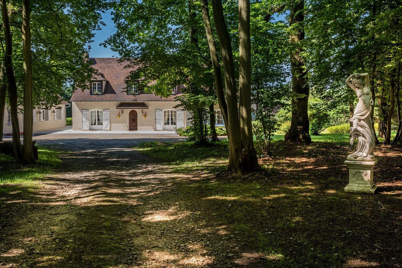 Bed and Breakfast Domaine Du Bois Des Anges Germigny-l'Eveque Exterior foto
